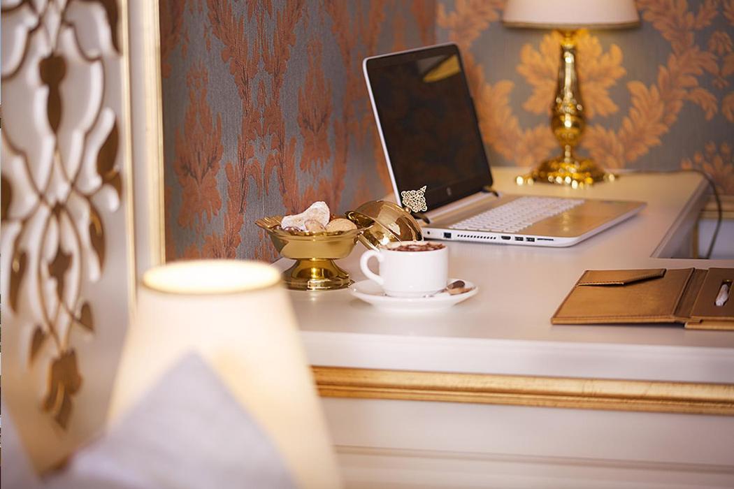 Emirhan Palace Hotel Istanbul Bagian luar foto